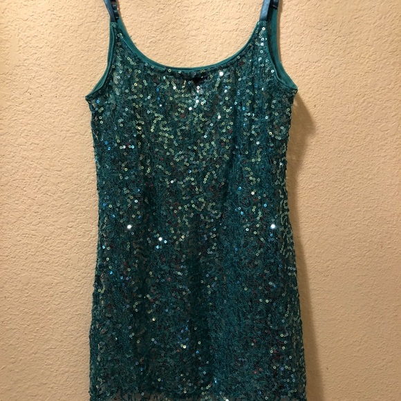 💙💙SOLD DAYTRIP SEQUINS/LACE TOP - Picture 4 of 5